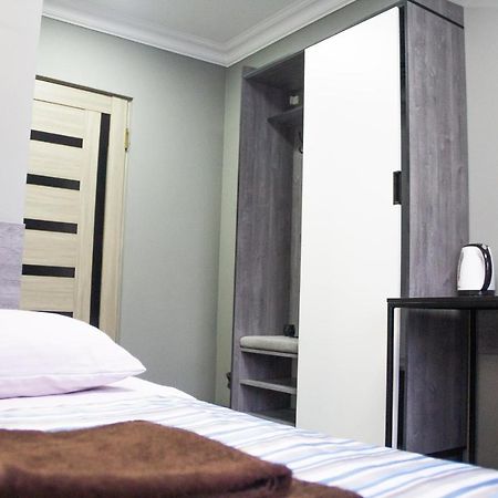 Hotel Tahar Alma-Ata Exteriör bild