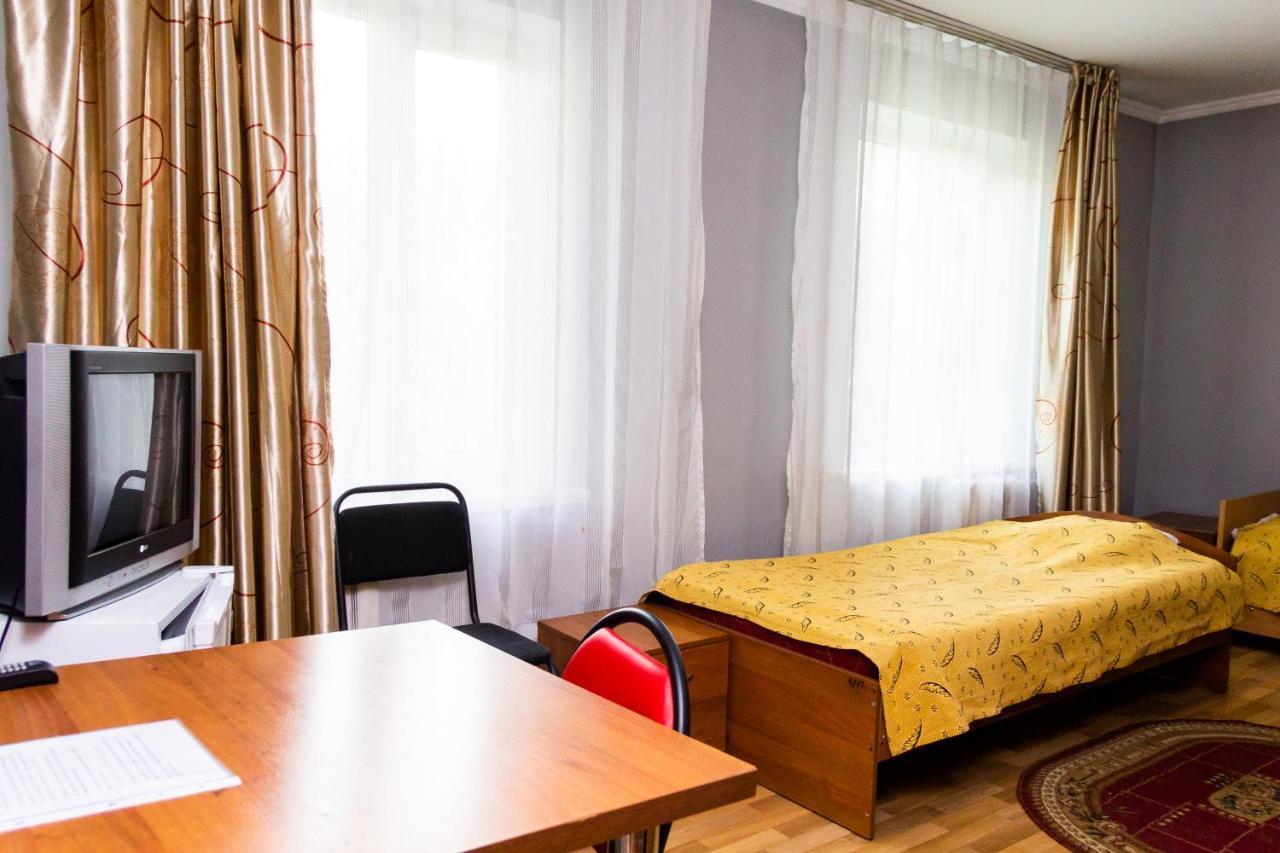 Hotel Tahar Alma-Ata Exteriör bild