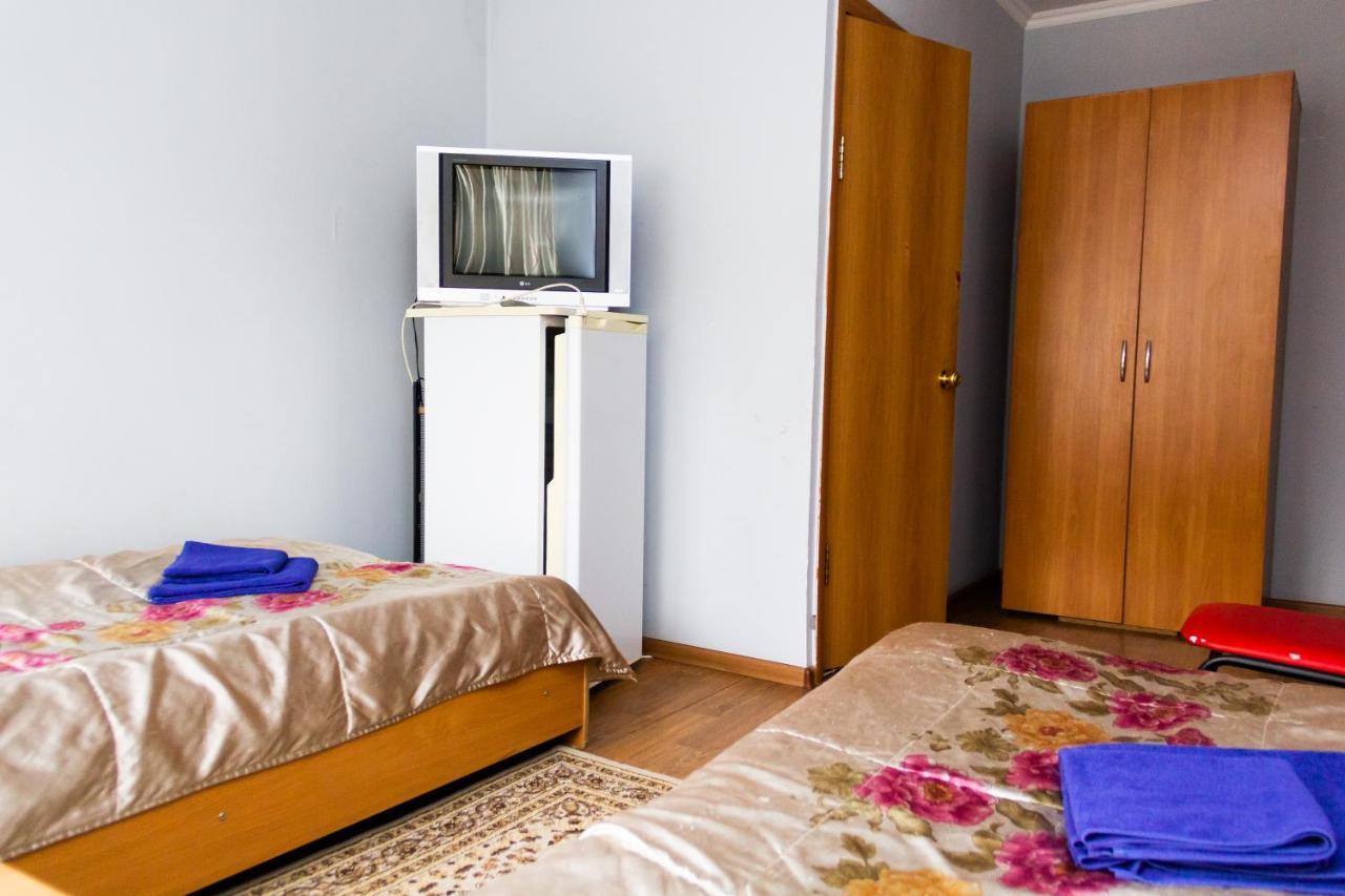 Hotel Tahar Alma-Ata Exteriör bild