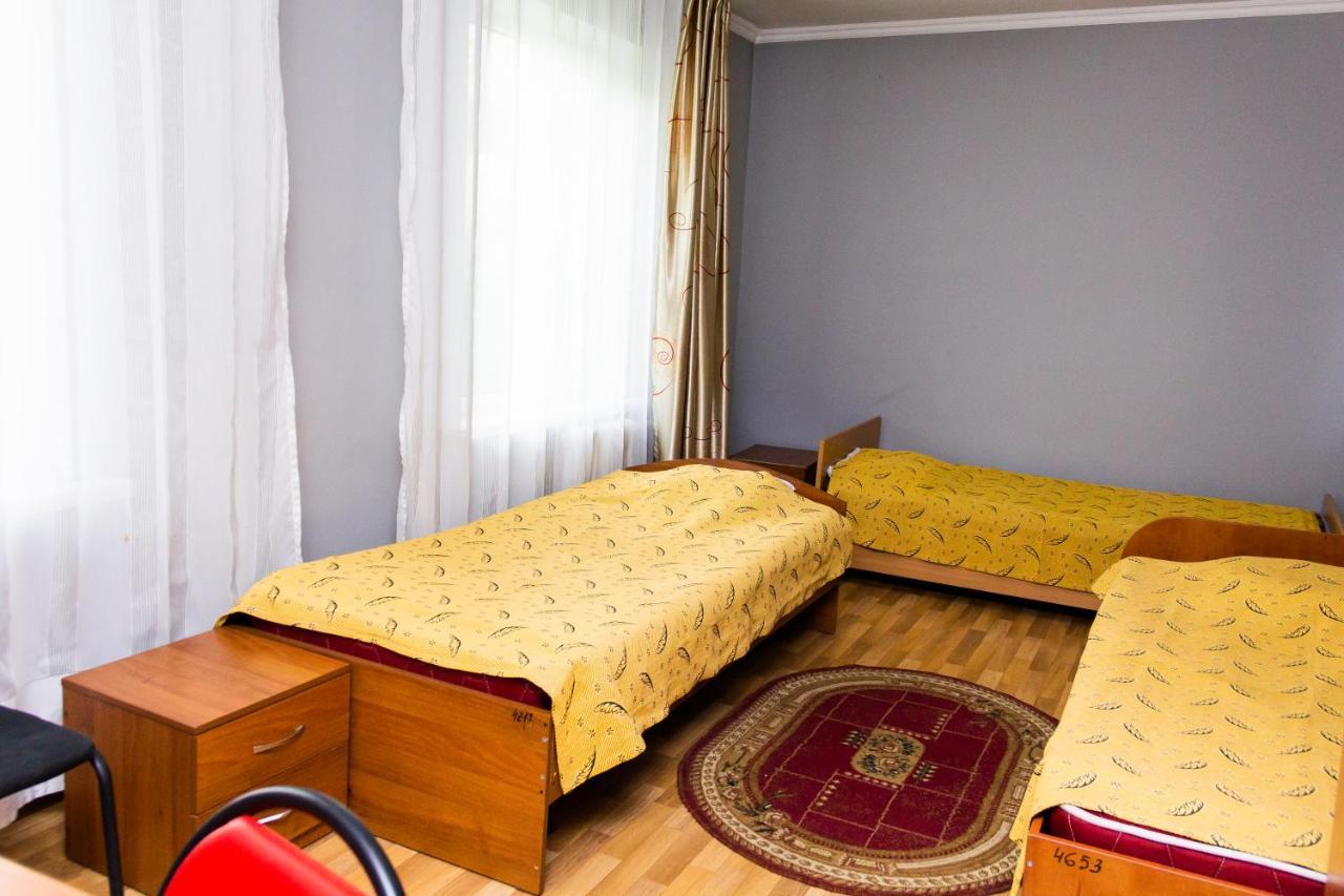 Hotel Tahar Alma-Ata Exteriör bild