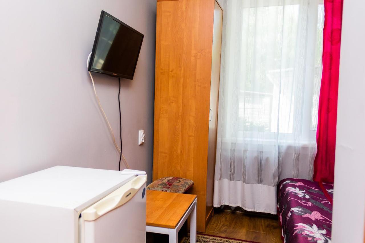 Hotel Tahar Alma-Ata Exteriör bild