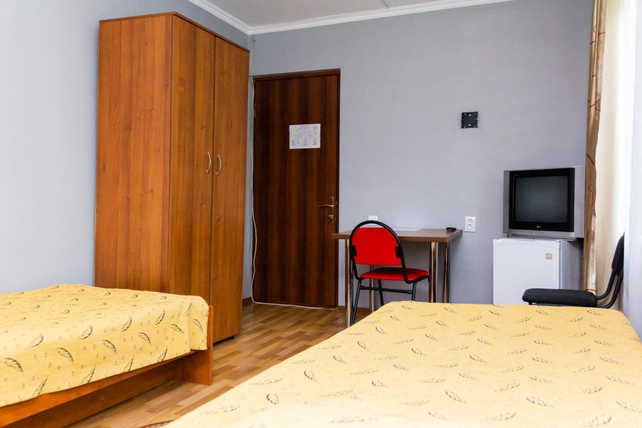 Hotel Tahar Alma-Ata Exteriör bild