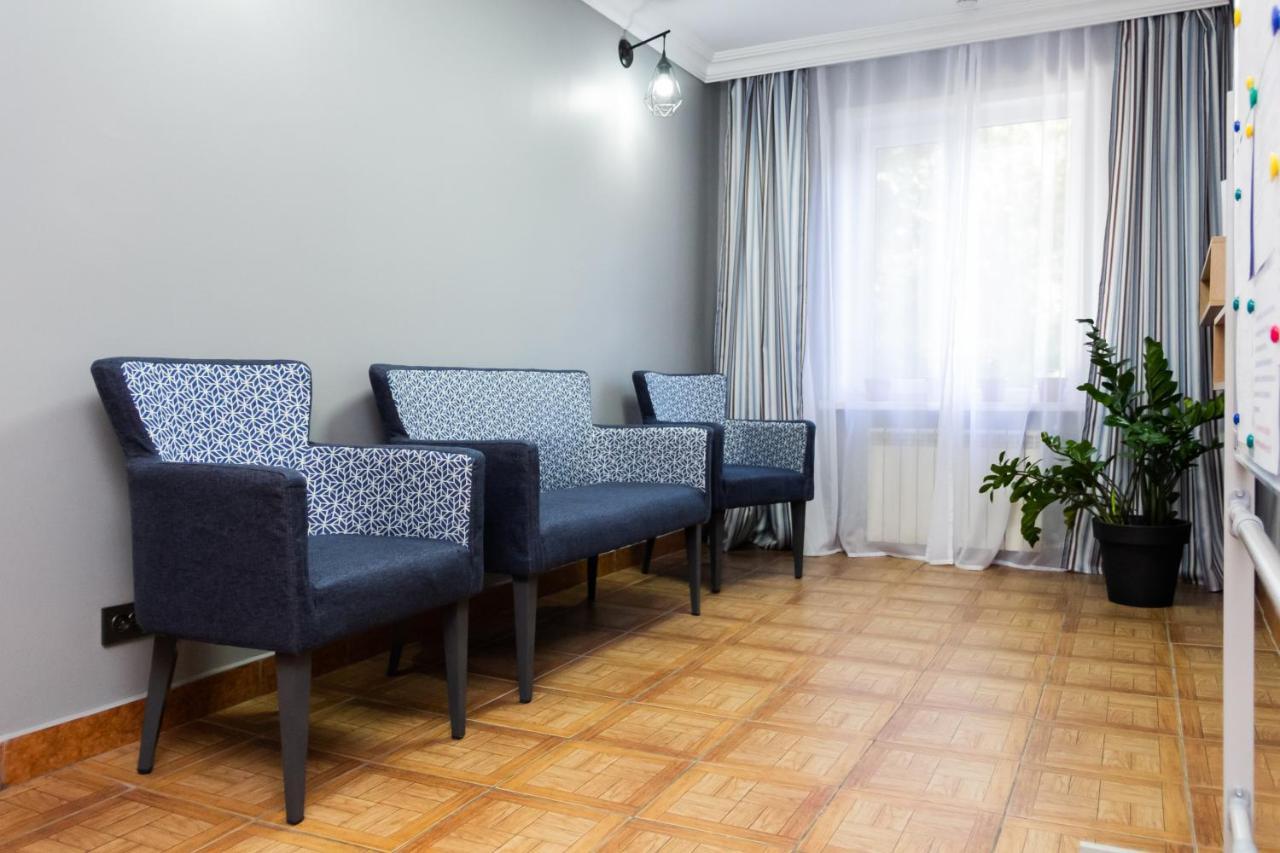 Hotel Tahar Alma-Ata Exteriör bild