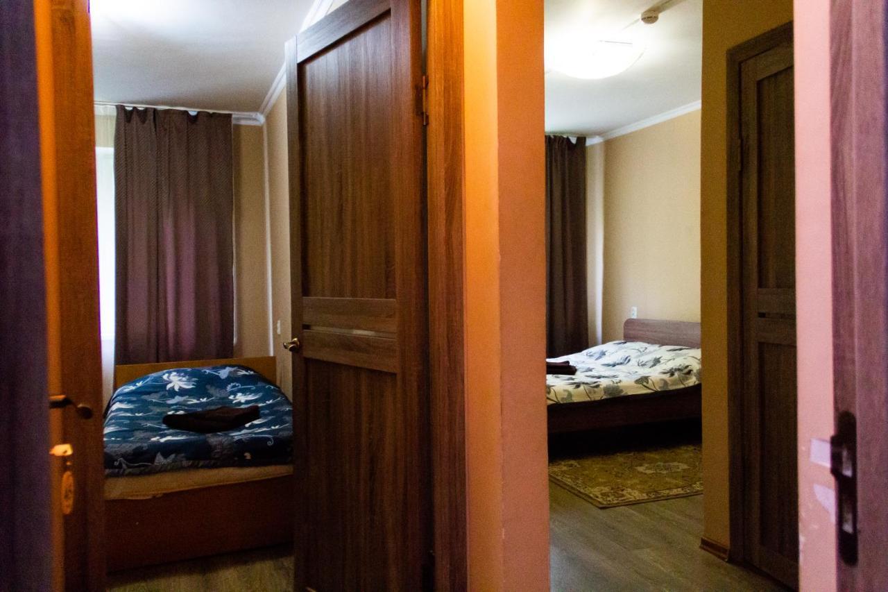 Hotel Tahar Alma-Ata Exteriör bild