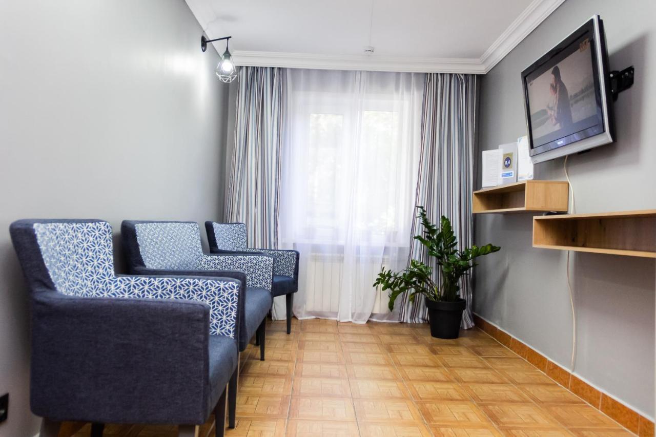 Hotel Tahar Alma-Ata Exteriör bild